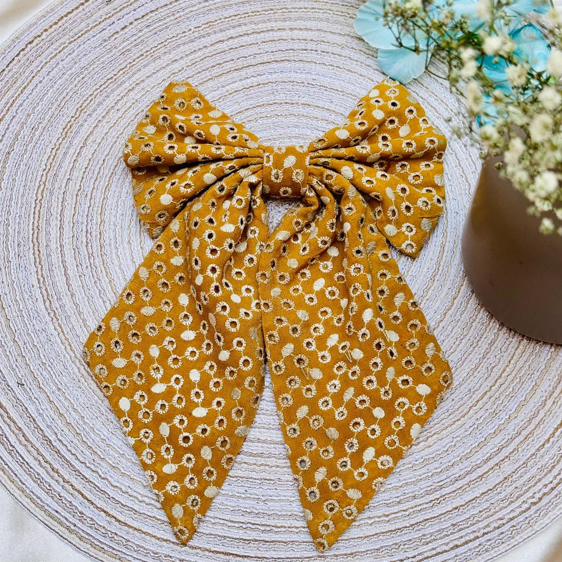 Biscotti Chikankari Bow Pin