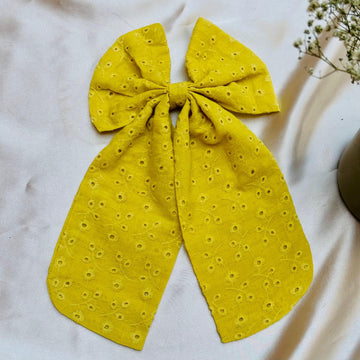 Bumblebee Chikankari Bow Pin